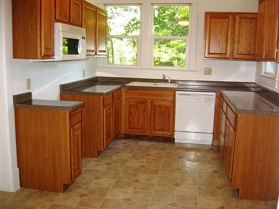 3rd image of 416 N 10th St