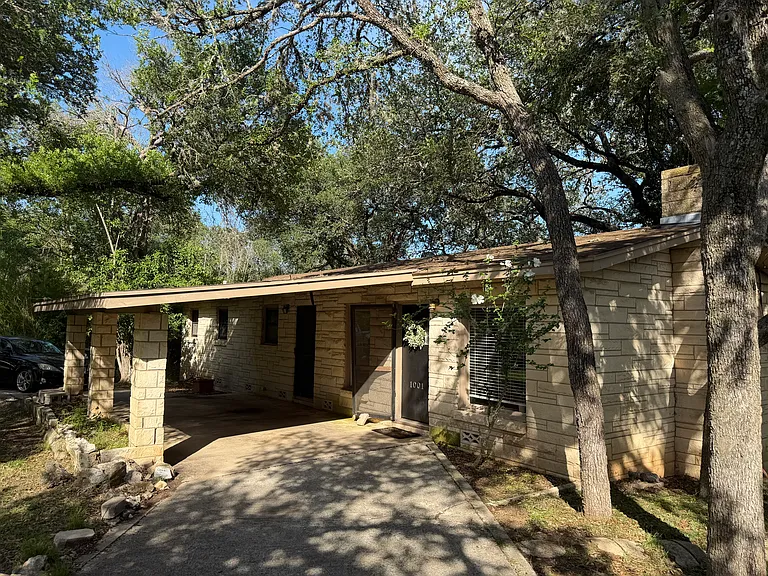1001 Hillyer St — Photo 17