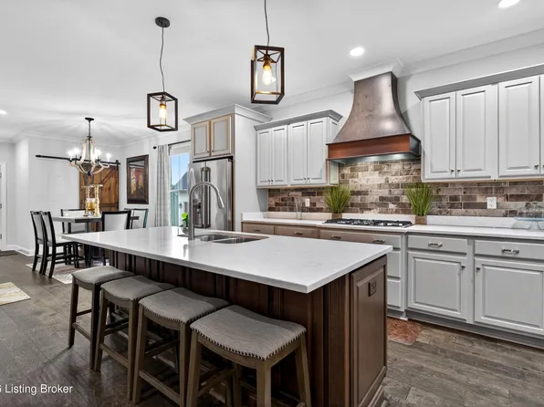216 Locust Park Pl, Louisville, KY 40245