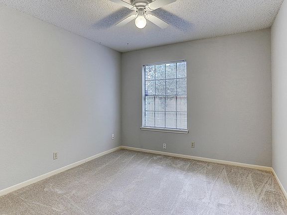 4th image of 307 E Sutton Sq