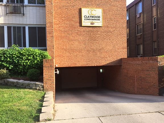 3rd image of 825 E Henry Clay St