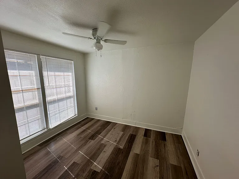 2206 Rockefeller Blvd — Photo 9