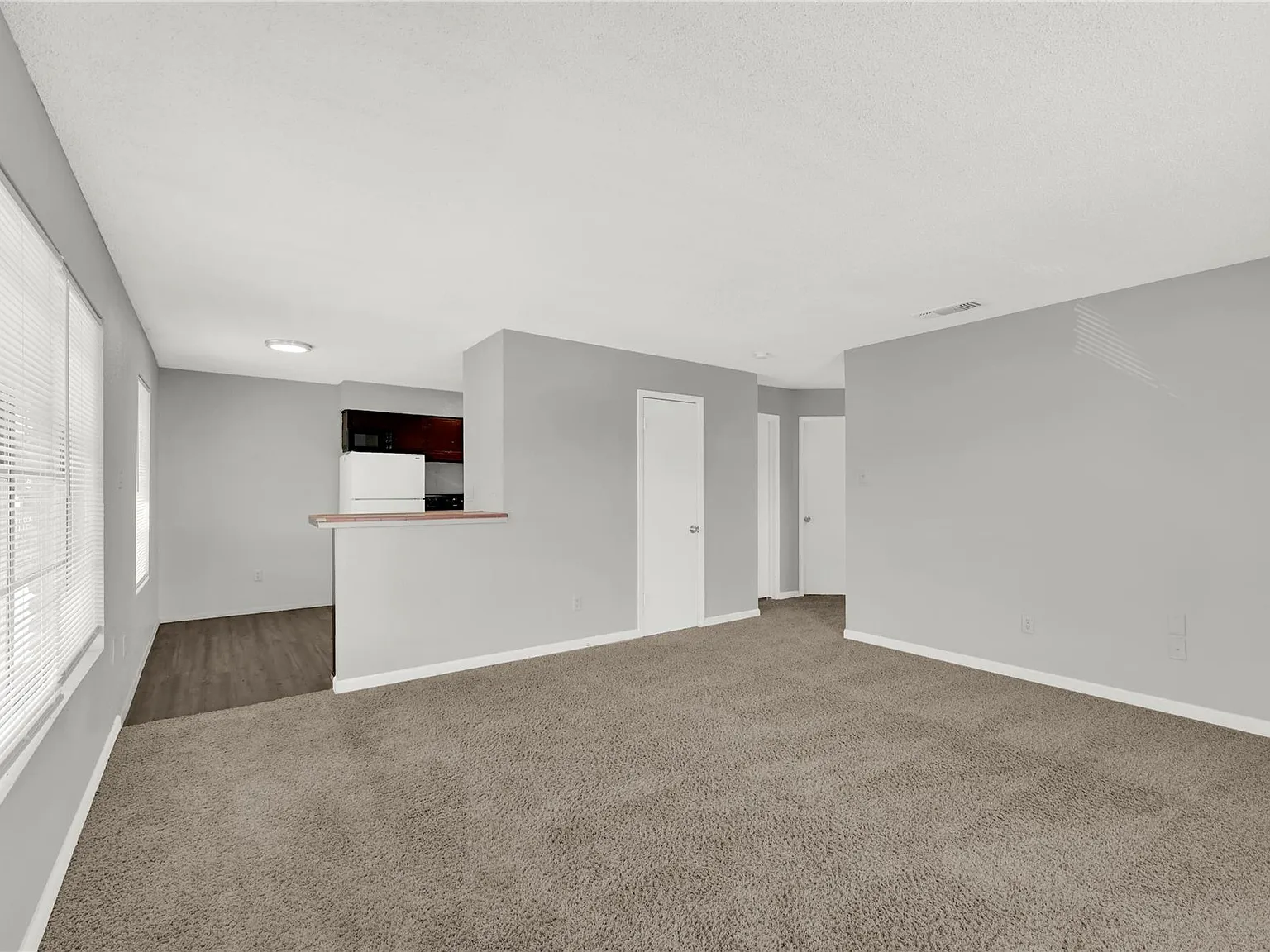 2 bed, 1.0 bath, 913 sqft, $1,059 — Photo 4