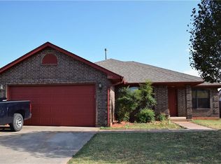 812 W Dowden Dr, Mustang, OK 73064