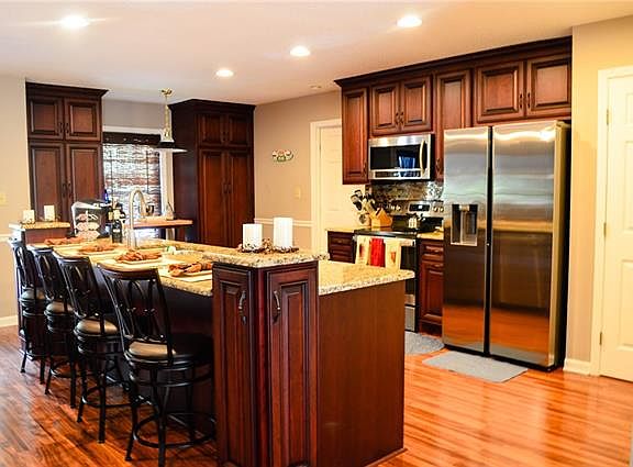 4th image of 3352 Brooks Pl