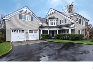 2 Harbor Bluff Ln, Norwalk, CT 06853