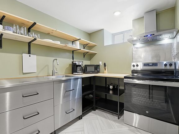 2nd image of 105 Cross St #Basement