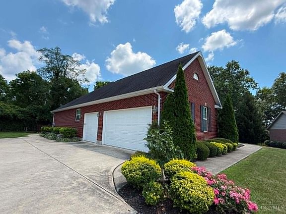 2nd image of 1443 Meadow View Ln