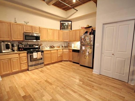 4th image of 21 E Columbia Ave APT 106