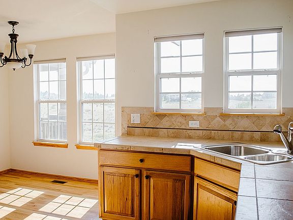 Kitchen & dinette-West views