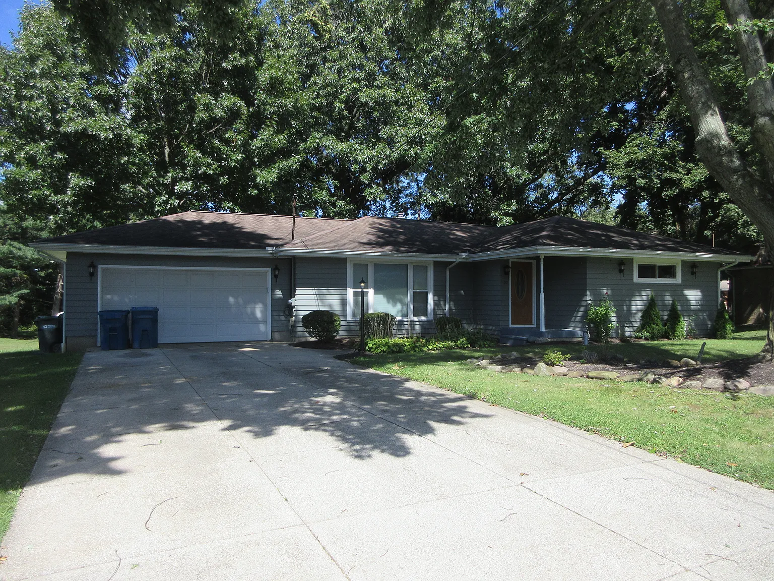 3 bed, 1309 sqft, $1,750 — Photo 1