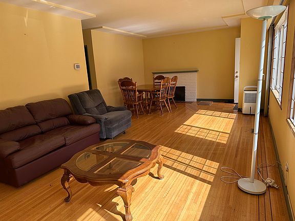 3rd image of 7223 Gladstone St