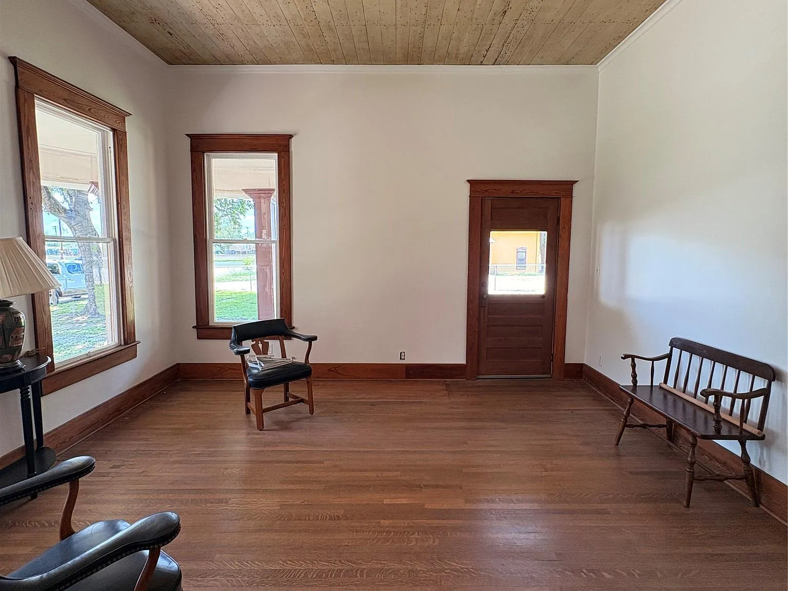 5 bed, 2.5 bath, 3326 sqft, $2,100 — Photo 4