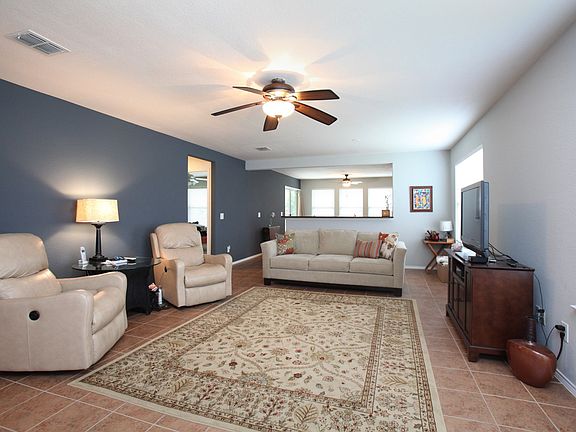 4th image of 611 Oakland Hills Ln