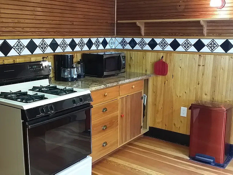 411 Crest Dr — Photo 5