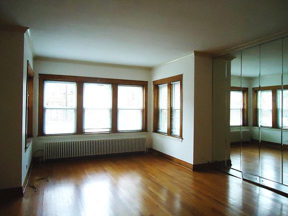 3rd image of 5134 W Cullom Ave Unit 1