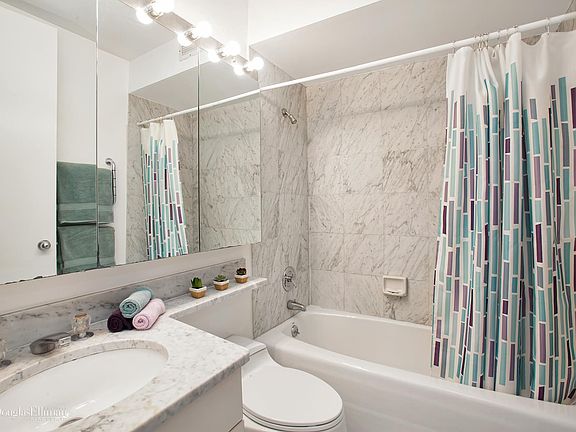 5th image of 235 E 40th St APT 25C