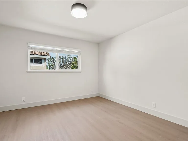215 W Olive Ave — Photo 12