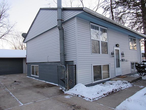 2nd image of 324 E Tulip Dr