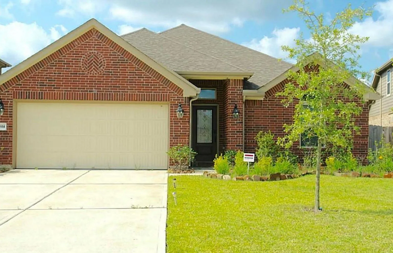 4 bed, 2.0 bath, 2140 sqft, $2,395 — Photo 1