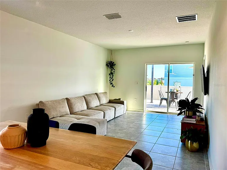 3095 Armstrong Ave — Photo 5