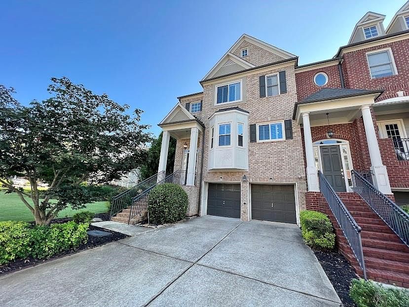 1st image of 3011 Montclair Cir SE