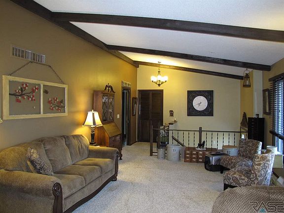 4th image of 419 S Fairview Dr