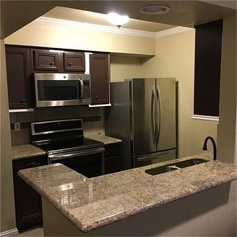 1 bed, 1.0 bath, $1,400 — Photo 2