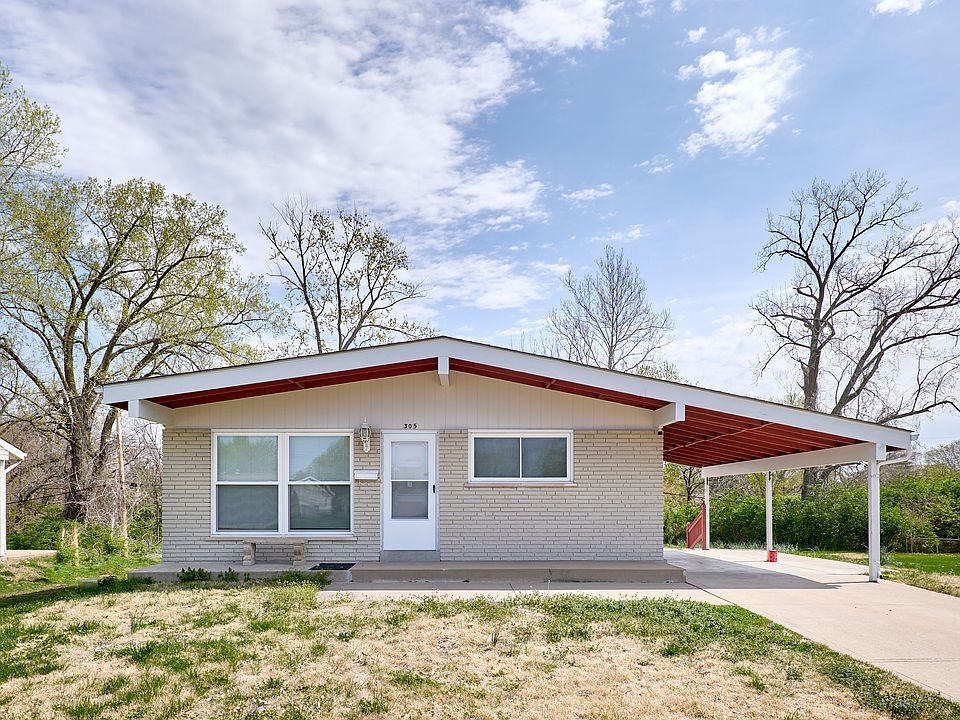 1st image of 305 Moule Dr