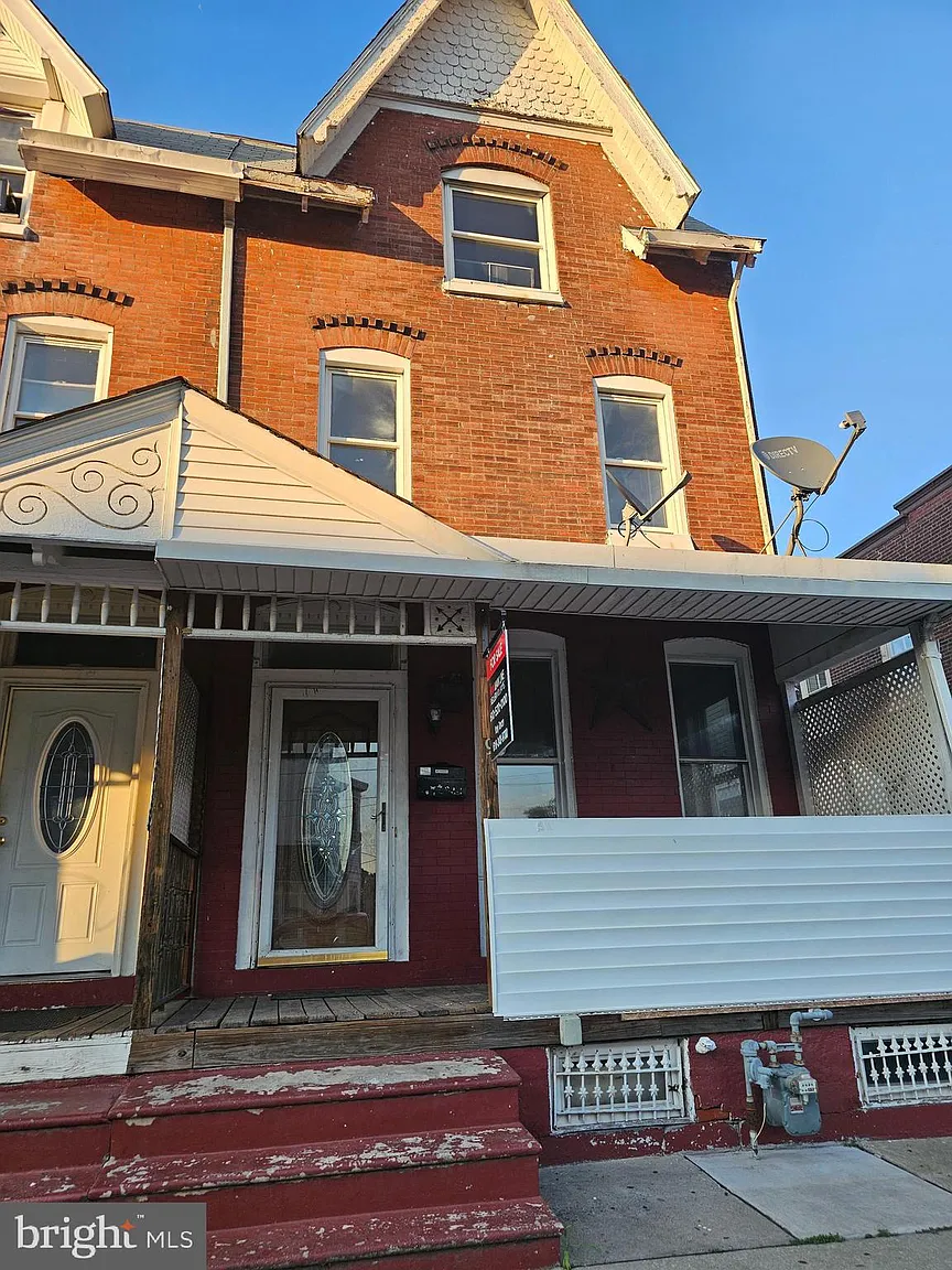 911 W Airy St photo 1