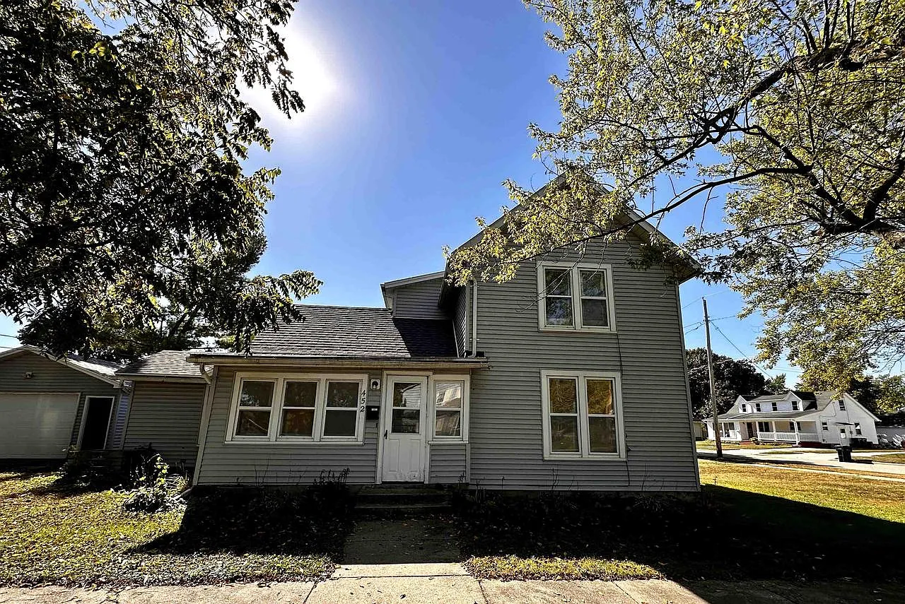 452 Blaine Avenue photo 1