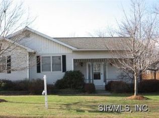 930 Springfield Rd, Gillespie, IL 62033