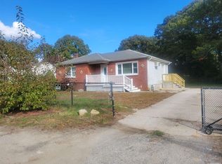 23 Floyd Rd, Shirley, NY 11967