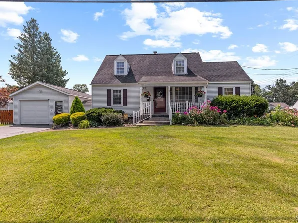 120 Waterbury Dr, North Syracuse, NY 13212