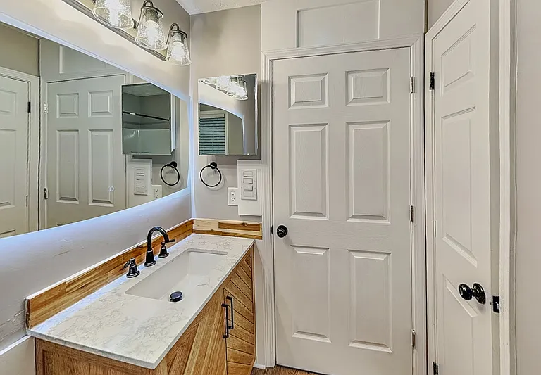985 Crystal Water Dr — Photo 14