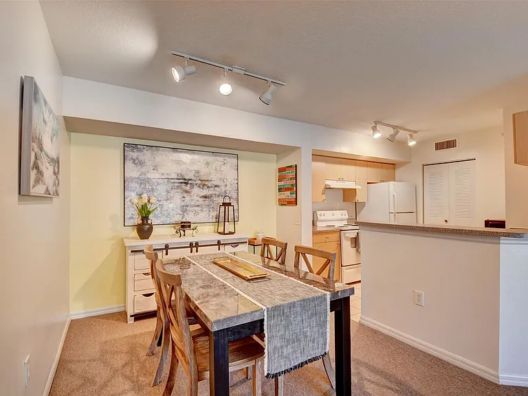 703 Villa Cir #703 — Photo 4