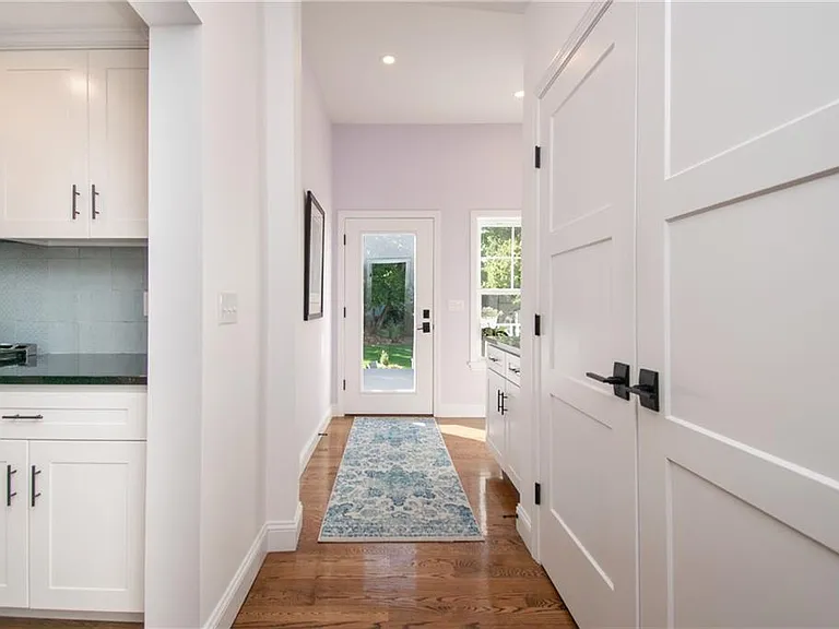 58 Collins St — Photo 15