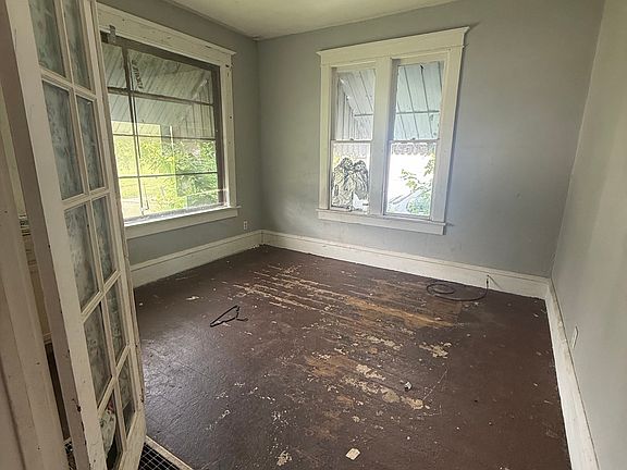 5th image of 1828 E Main St