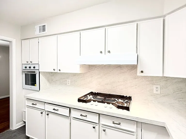 P24BS — Photo 9