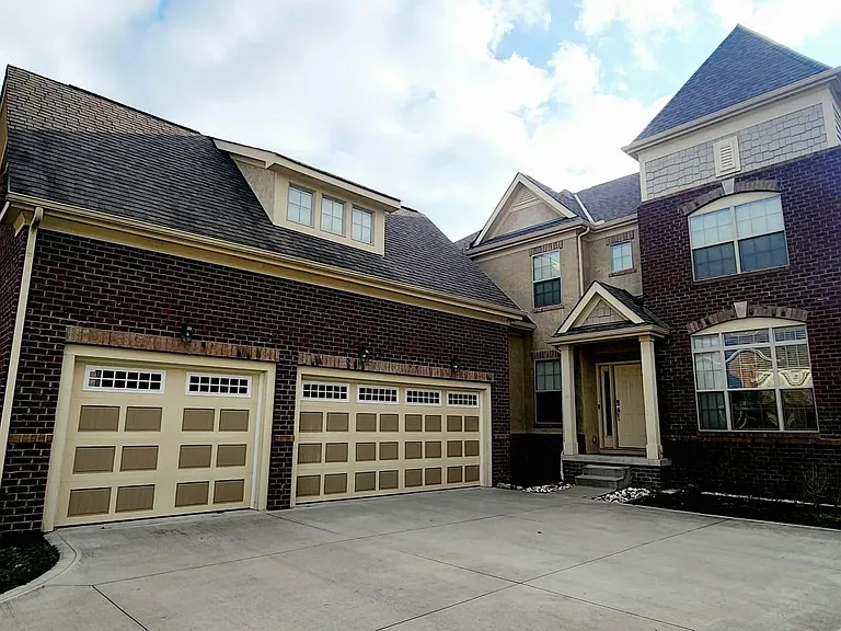 8043 Oak Meadow Dr — Photo 3