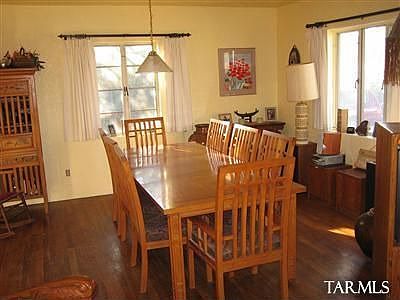 3rd image of 2526 E Blacklidge Dr