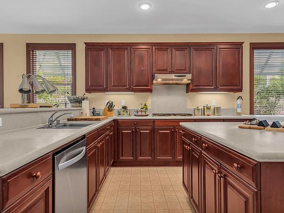 2nd image of 3395 Savanna Way