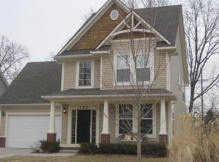 360 Stone Wood Ct, Milford, MI 48381