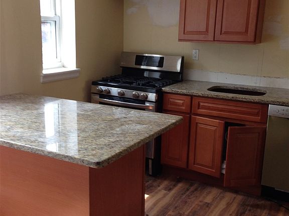2nd image of 40 Glenwood Ave #305