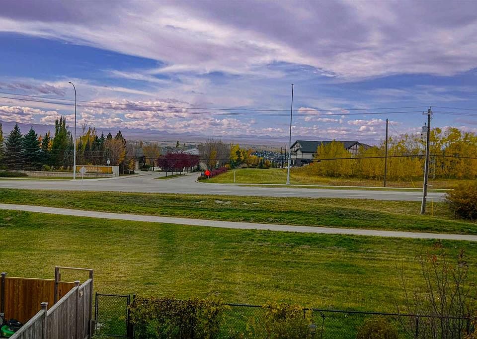 1st image of 13 E Tuscany Ridge Mews NW