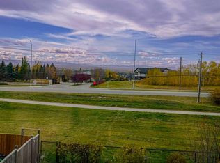 13 E Tuscany Ridge Mews NW, Calgary, AB T3L 3B7