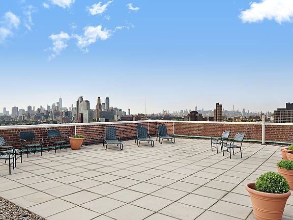 Roofdeck with skyline