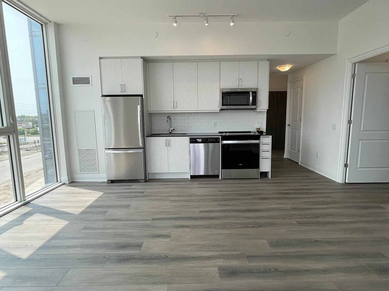 2 bed, $3,300 — Photo 2