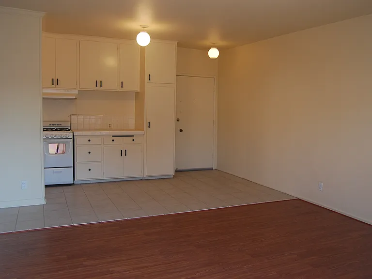 2255 N Cahuenga Blvd #9 — Photo 11