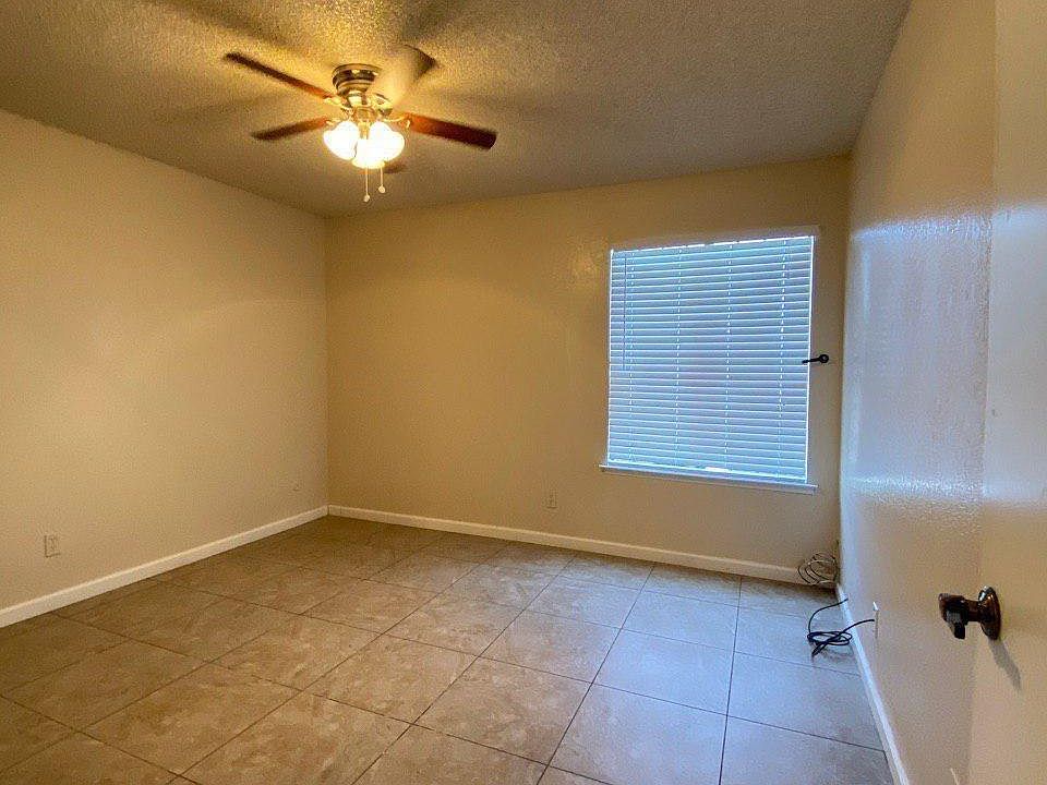 1221 N Peach Ave Fresno, CA, 93727 - Apartments for Rent | Zillow